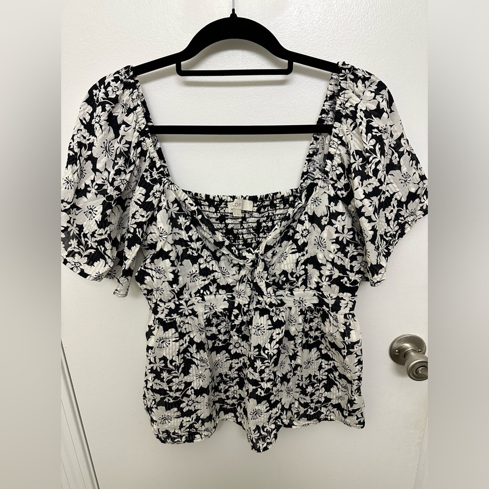Loft Black & White Smocked Floral Knot Tie Top, Size M